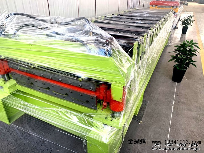 北京彩钢瓦除锈机设备价格厂家代理@中国河北省泊头浩洋机械厂