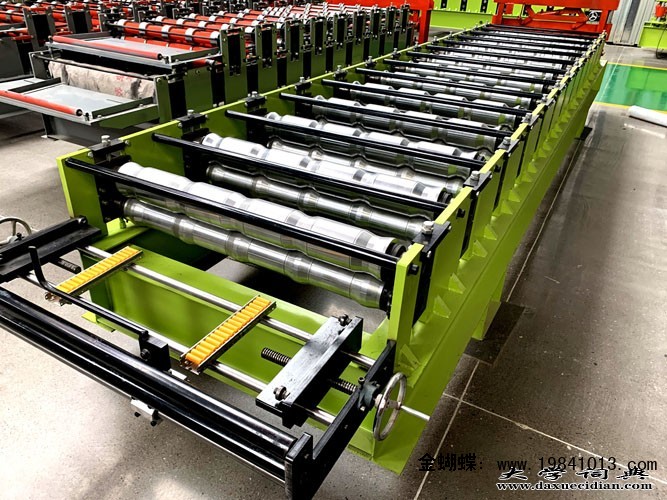 河北沧州浩洋高端压瓦机实体生产厂上海宝日复合板机械@现货供应商